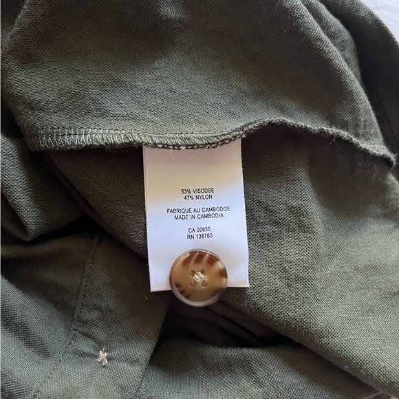 Cropped Crew-Neck Tank with Back Buttons - Picture 7 of 8